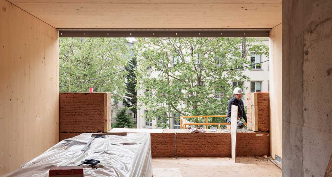 17 Rue des Quatre-Cheminées, designed by Déchelette Architecture in 2021 and located in the Parisian suburb of Boulogne-Billancourt, is a four-storey building, including eight social housing units and a shop, using a timber structure, with extensive use of prefabricated rammed earth. Photo: Salem Mostefaoui / Déchelette Architecture