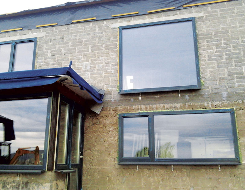 Triple-glazed windows bracketed on to blockwork maintain a complete thermal layer, level with the external insulation Sligo 5