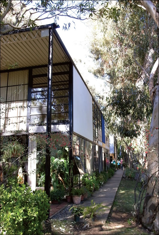 Eames house, Los Angeles. Architects Ray and Charles Eames designed buildings employing technology not commonly used in construction in order to improve, and provide access to components for disassembly Eames house, Los Angeles. Architects Ray and Charles Eames designed buildings employing technology not commonly used in construction in order to improve, and provide access to components for disassembly