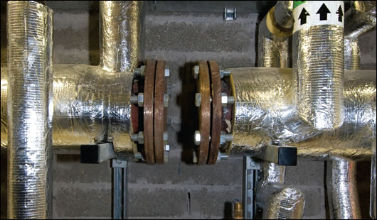 `The heating system is split to effectively provide two systems in one, with 40 degree water available in one section (to the left) and 80 degree water in the other (to the right) The heating system is split to effectively provide two systems in one, with 40 degree water available in one section (to the left) and 80 degree water in the other (to the right)
