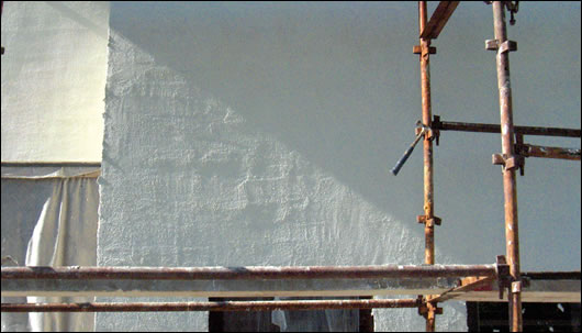 The freshly applied hemp lime render The freshly applied hemp lime render