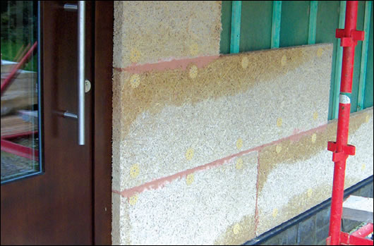 On rendered areas, the external walls are first battened and fixed with Heraclith-BM, a single-layer wood wool slab from Skanda On rendered areas, the external walls are first battened and fixed with Heraclith-BM, a single-layer wood wool slab from Skanda